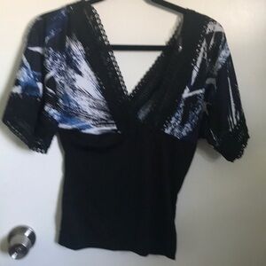 Susie Rose Cute v-neck top